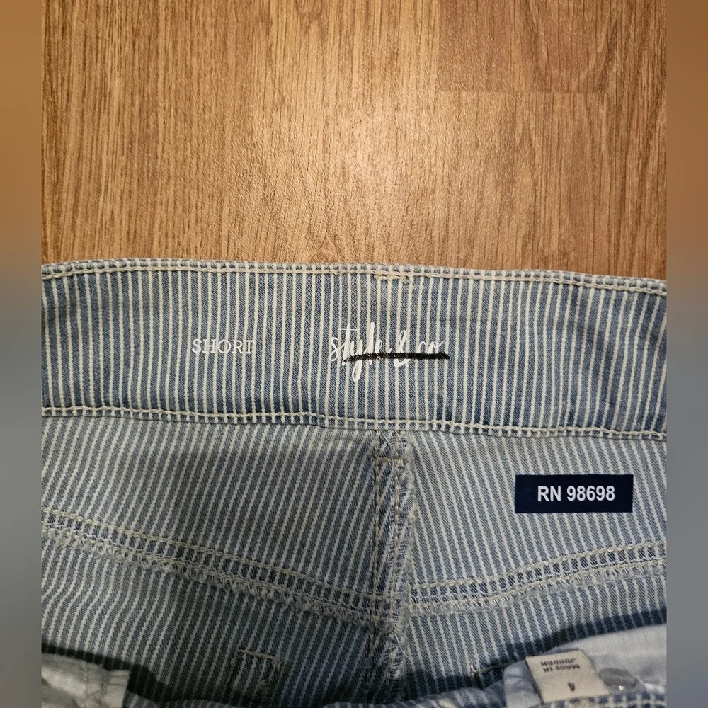 Style & Co. Blue Striped Women's Shorts Size 4